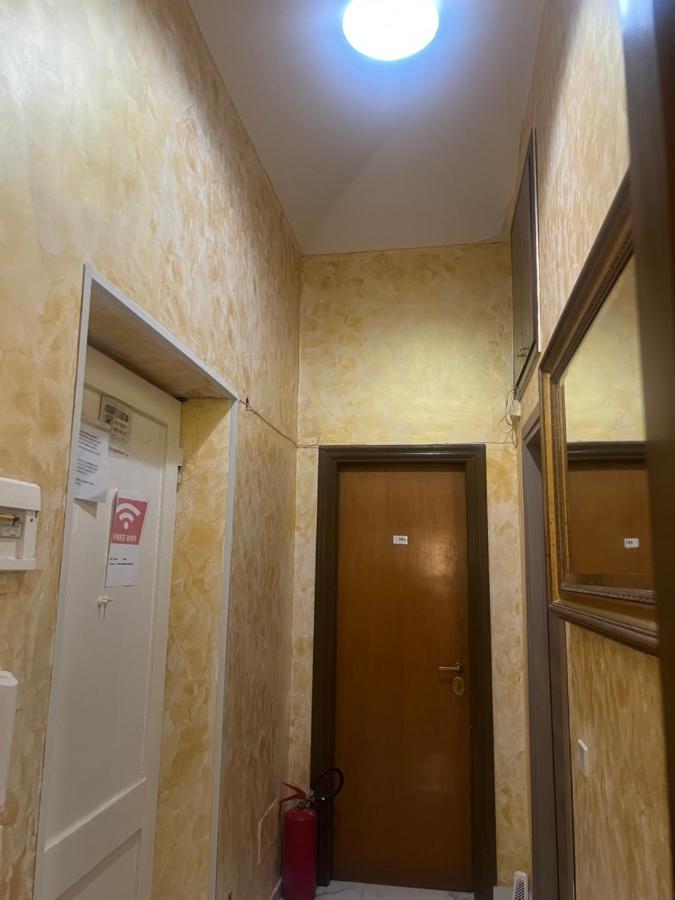 Termini Golden House Guest house *